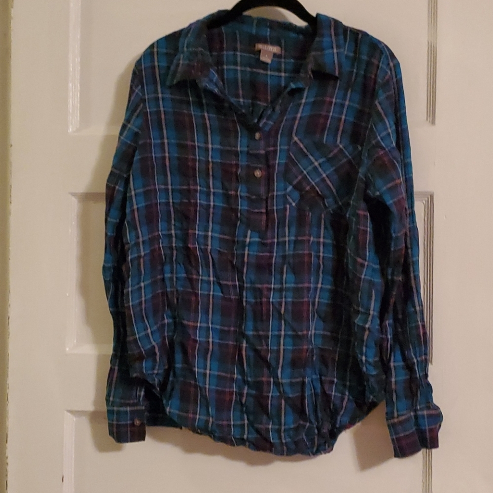 Tunic-style half-button plaid flannel